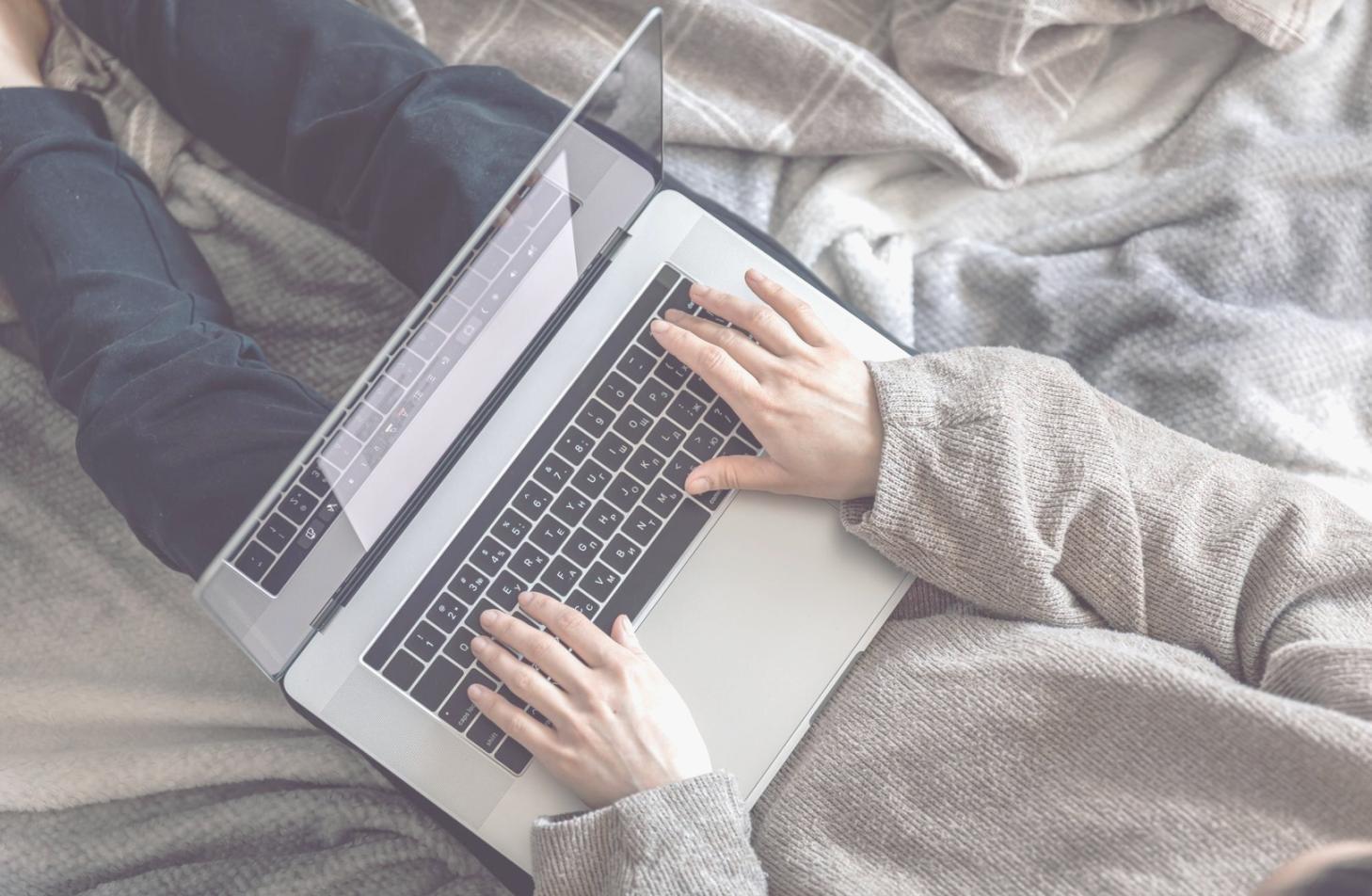 Equipo trabajando en proyectos