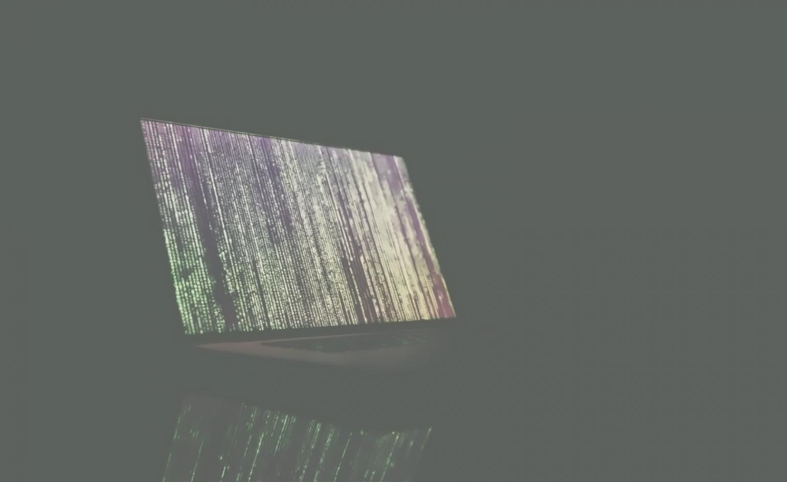 Equipo de MentiqCerevo trabajando en optimización de procesos financieros